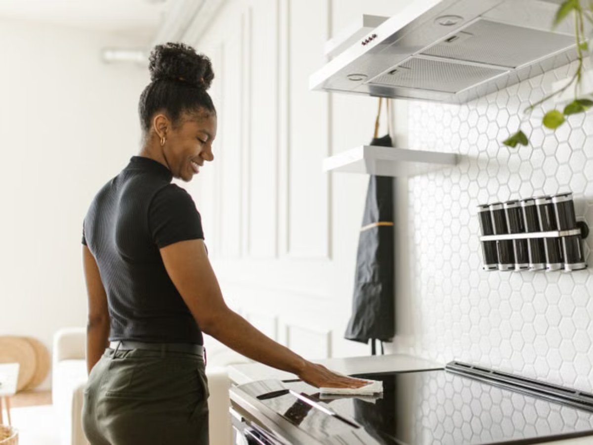 Move-out deep clean in Crestline — 100% deposit returned.